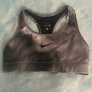 I am selling this items because It didn’t fit when I bought it .